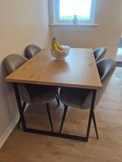 kitchen table and chairs