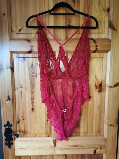 BNWT Beautiful Red Bodysuit / Lingerie size 18/20 (stretchy)