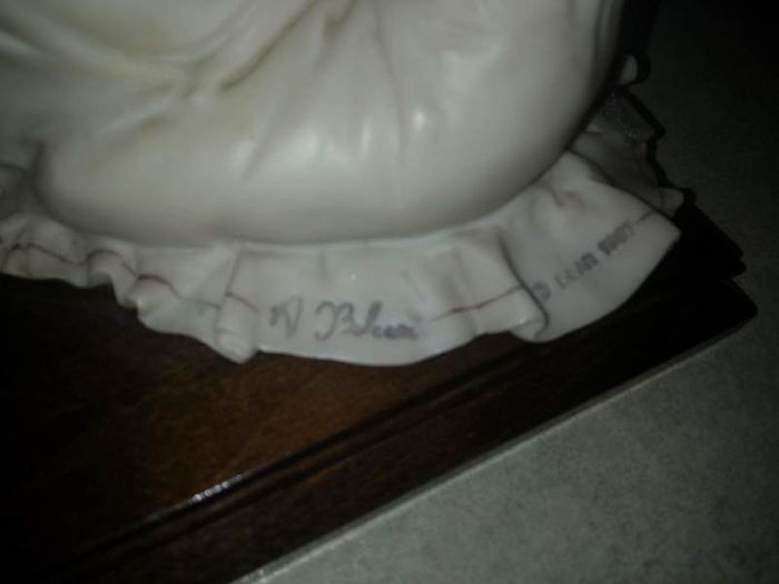 Italian Capodimonte figurine Dear 1987 by BELCAIR of seated lady.