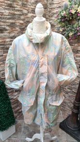 Vintage womens 80s light weight rain jacket 3/4 length jacket 80s shoulder pads Multiple pockets Amazing 80s print