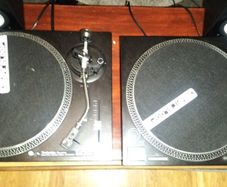 Dj turntables and monitors