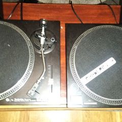 Dj turntables and monitors