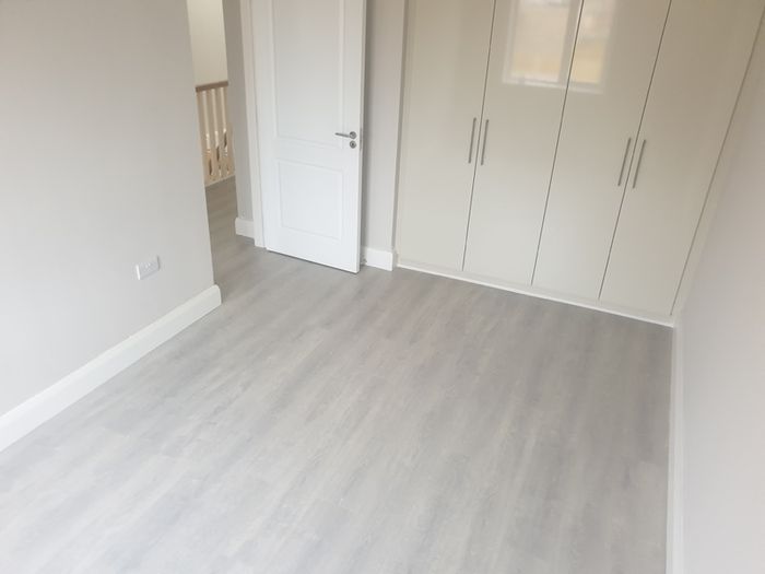 Laminate flooring service