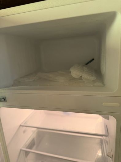 Under counter fridge freezer