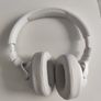 JBL over-ear headphones Image 3