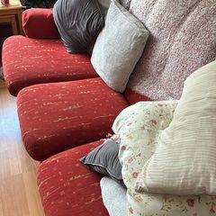 3 seater sofa, 2 armchairs, free to take away