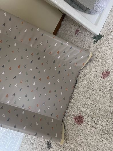 Changing table + bathtub