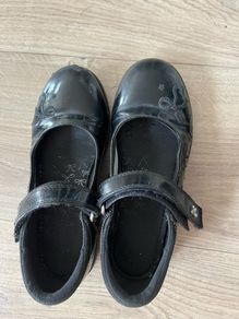 School shoes uk13