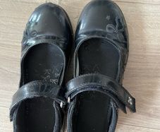 School shoes uk13