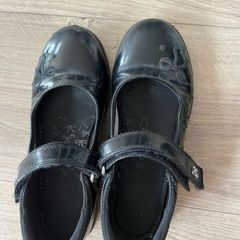School shoes uk13