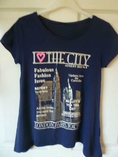 Girls Fab T-shirt Age Age 9-11 Years Navy With London Paris Tokyo Logo.  Super Condition
