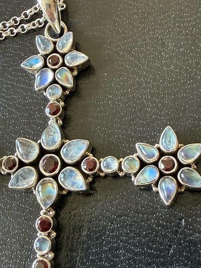 silver necklace cross