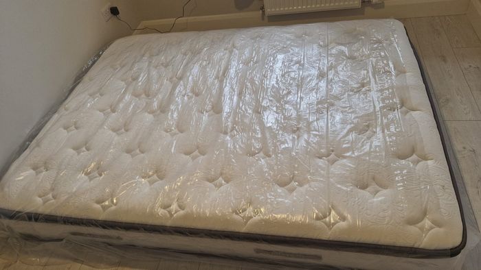 Unused Double Mattress- 4ft6 Firm Chateau 5 Zone Comfort
