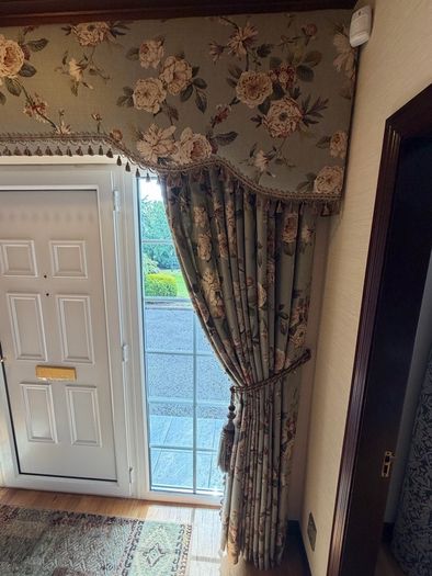 2x Pairs Heavy Thermal Lined Curtains and Pelmet