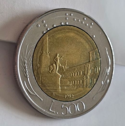 Italy 500 Lire 1982. First year of issue