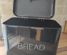 Bread bin