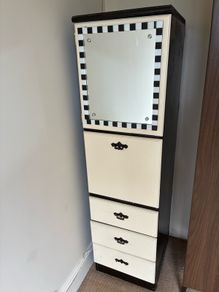 Compact storage unit