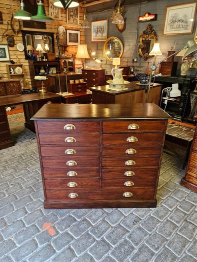 Chest of drawers