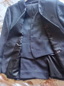 Stylish Mens Suit, size 44S