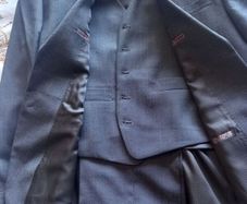 Stylish Mens Suit, size 44S