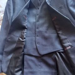 Stylish Mens Suit, size 44S