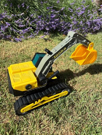 Tonka Excavator Digger