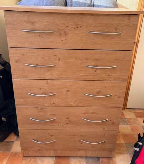 chest of drawers