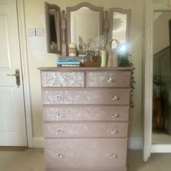 chest of drawers