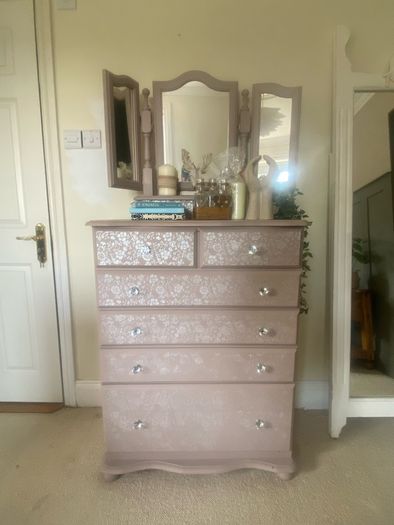 chest of drawers