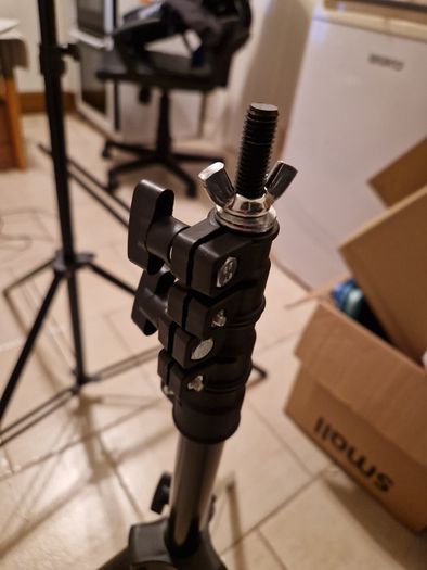 NEEWER, 2 Photography Tripods and feet and also 5ft circular Silver Light enhancer all in new condition and in lovely cases