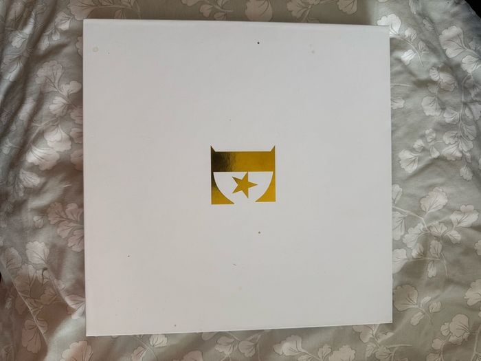 Elton John  VIP travel set