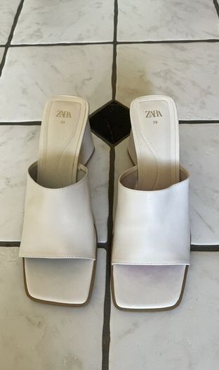 Wide Heel Soft Elegant Leather Sandal Mules Sz 6 / Eu 39. Colour Cream Immaculate. Zara