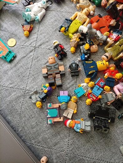 Quick sell 77 for 50euro rolfbox etc lot Lego