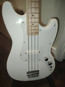 Squier Sonic Bronco Arctic White Bass Guitar