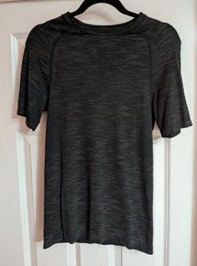 Training t-shirt - size S - please read full ad