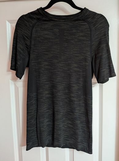 Training t-shirt - size S - please read full ad