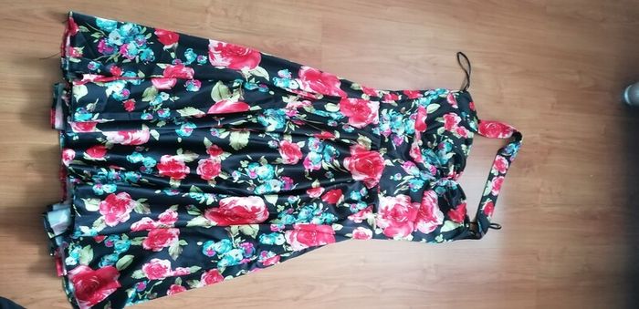 Dress 1960s style vinage allure brand lovely swing style halter neck  suit size 14 zip at back nice stretch on bust area