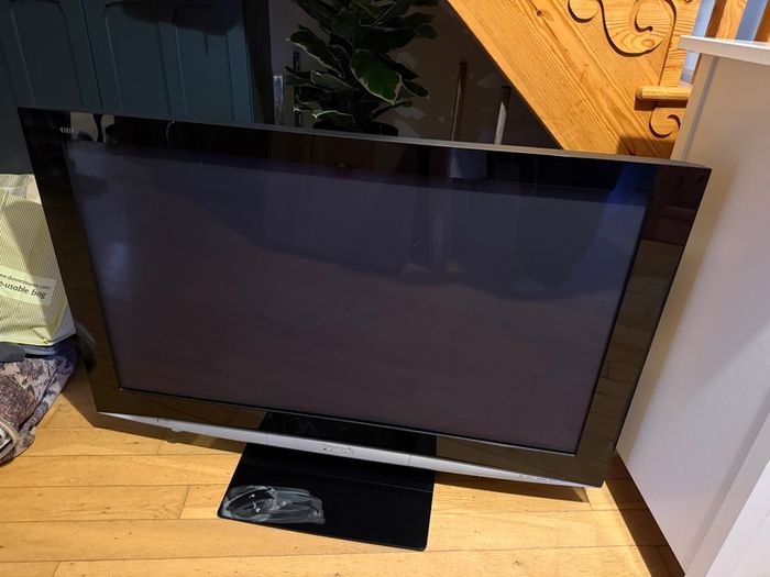 Panasonic Viera TH-46PZ800A 46-inch Plasma TV
