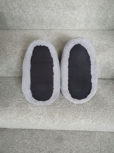 slippers REDUCED.adult size 5/6 (wouldnt give me an adult choice !) BIG CLEAROUT, MAKE AN OFFER
