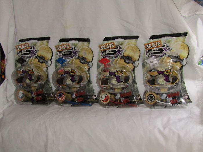 Lot of 4 GX skate racers gyro trick wheel power skateboard gyro power rip cord gift fingerboard tech deck mini skateboard made by Jakks Pacific 2009 brand new sealed