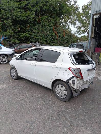 Breaking Toyota vitz 2014 petrol