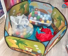 Ballpit with balls