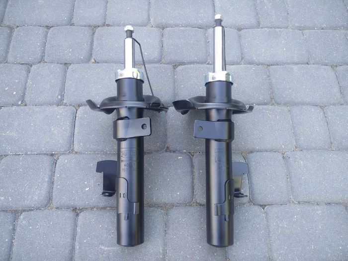 FORD Focus / C-max 2003-2012 Mazda 3  VOLVO S40 V50 FRONT Shock Absorbers