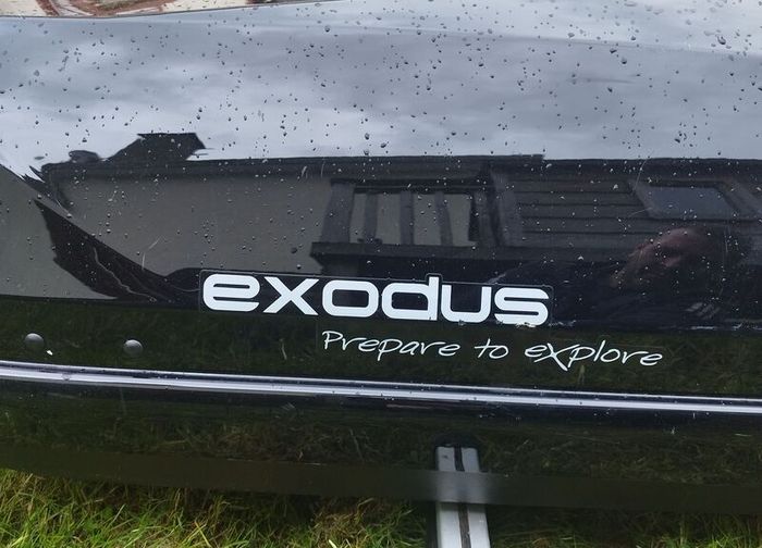 Thule Exodus 470l Roof box and bars