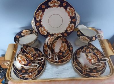 21 Piece Royal Albert China  'HEIRLOOM ' Tea Set