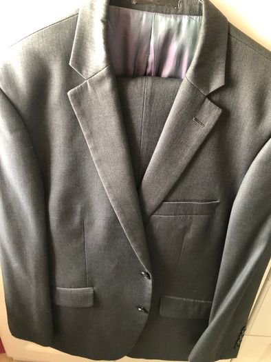 Daniel Grahame 2 piece suit size 42S like new CLEAR OUT