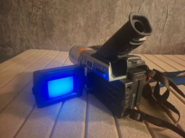 Vintage Sony Handycam CCD-TRV59E Hi8 Video8 Camcorder Bundle - Tested & Working!
