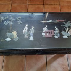 Chinese coffee table made of black lacquer (chinoiserie type)