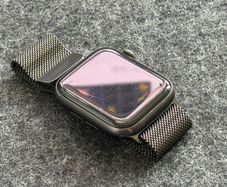 Apple Watch SE (1st Gen) 44mm Milanese Loop