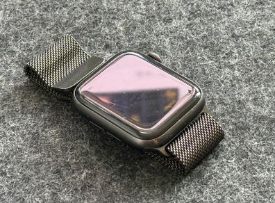 Apple Watch SE (1st Gen) 44mm Milanese Loop